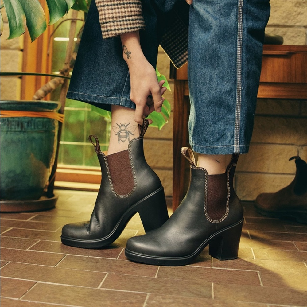 NWOT Blundstone #2366 High Heeled Chelsea Boots Stout Brown 4.5